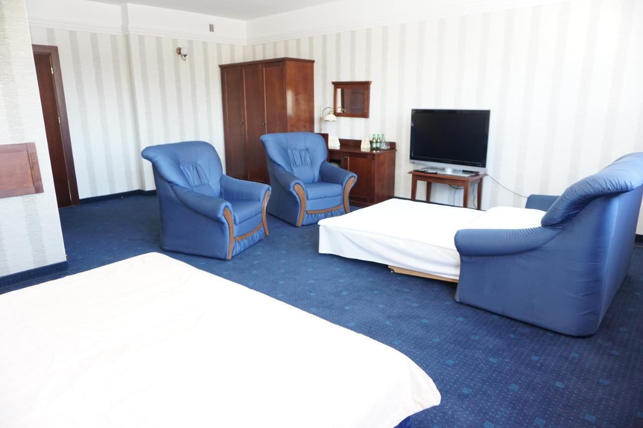 Hotel Mistral Marki  Luaran gambar