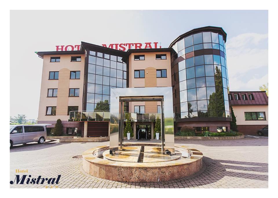 Hotel Mistral Marki  Luaran gambar