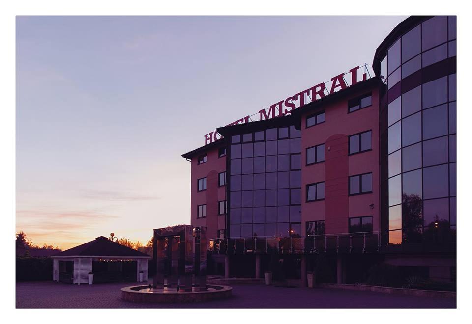 Hotel Mistral Marki  Luaran gambar