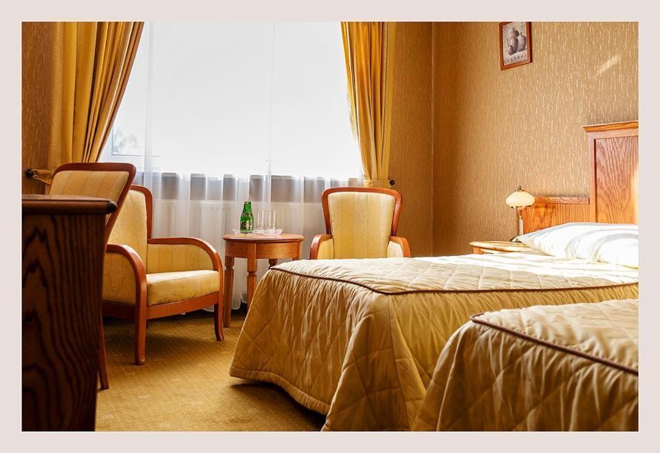 Hotel Mistral Marki  Luaran gambar
