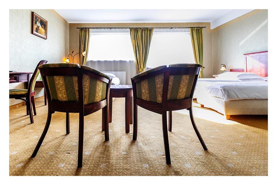 Hotel Mistral Marki  Luaran gambar