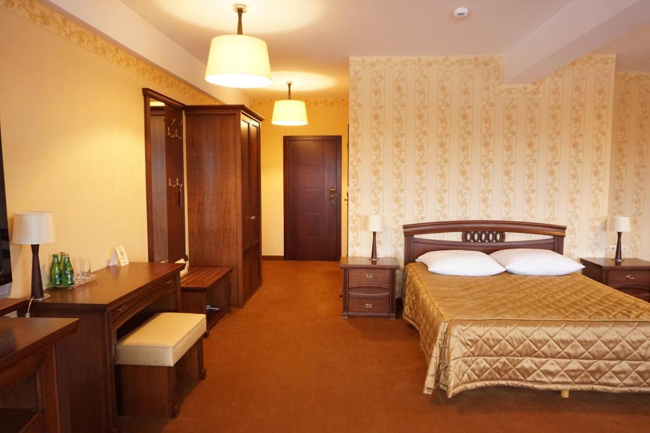 Hotel Mistral Marki  Luaran gambar
