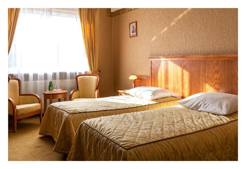 Hotel Mistral Marki  Luaran gambar