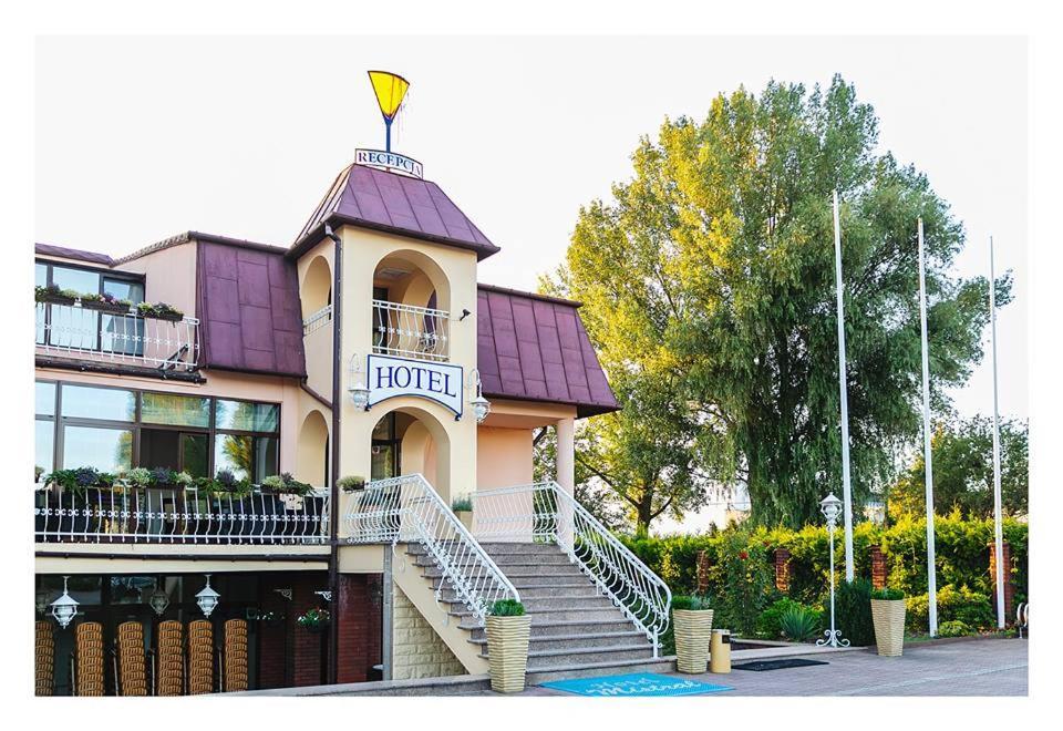 Hotel Mistral Marki  Luaran gambar