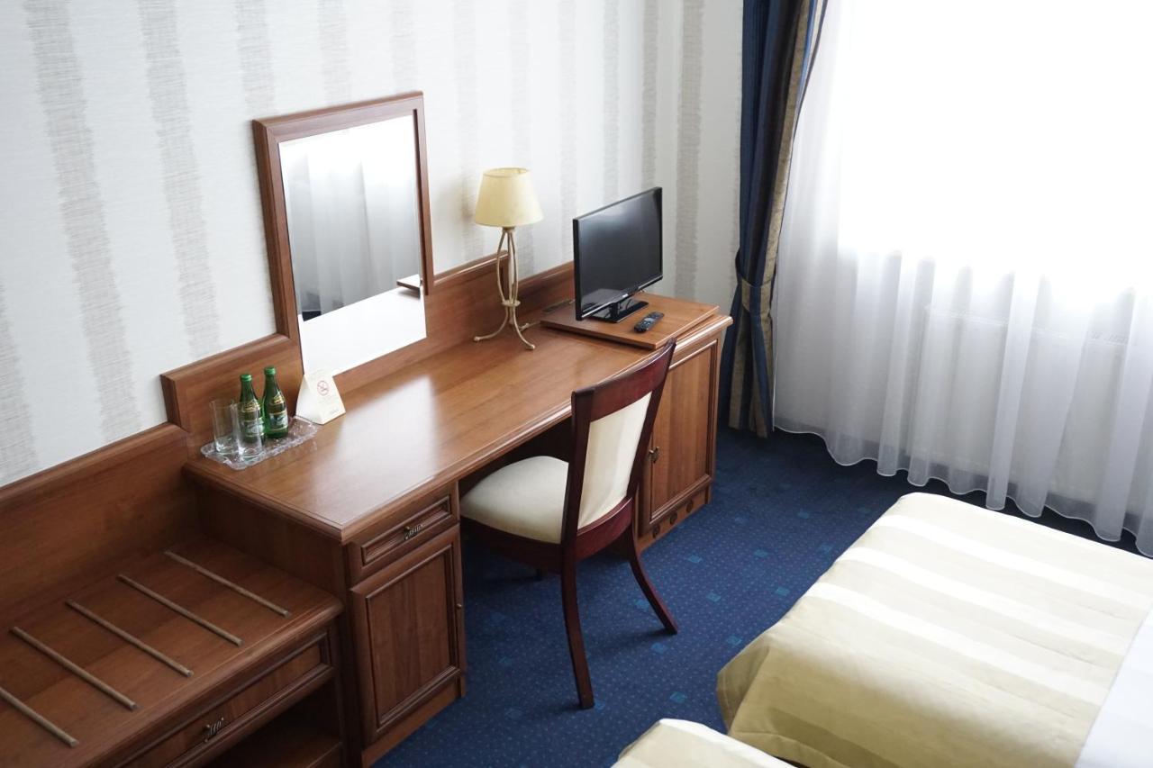 Hotel Mistral Marki  Luaran gambar